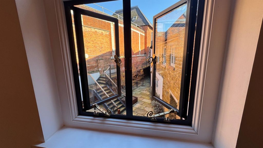 Additional image 11 of 1 bed flat for saleHigh Street, Banbury OX16