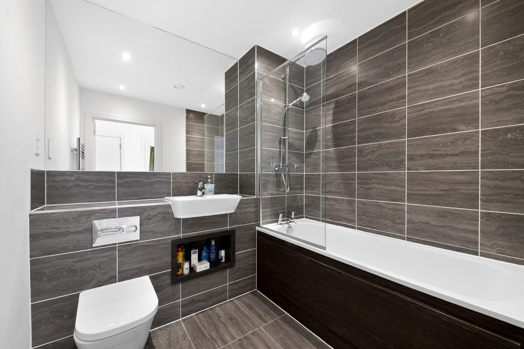Additional image 4 of 3 bed flat for sale3 Kings Hill, Barking IG11