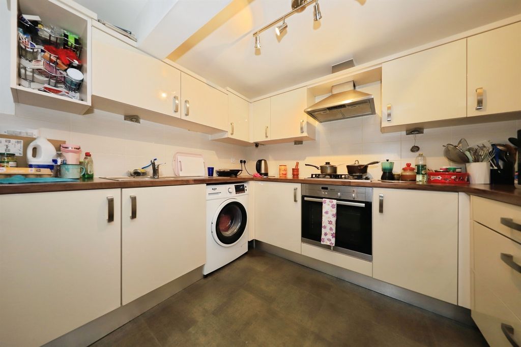Additional image 6 of 2 bed flat for saleLowbridge Walk, Bilston WV14