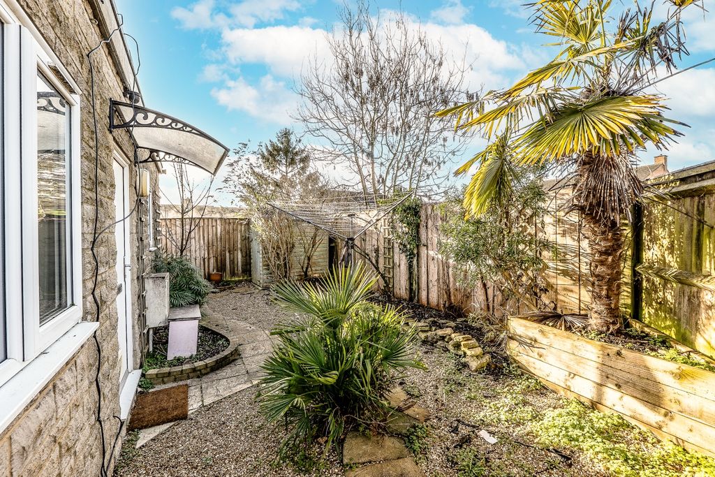 1 bed maisonette for saleBlack Bourton Road, Carterton, Oxfordshire OX18
