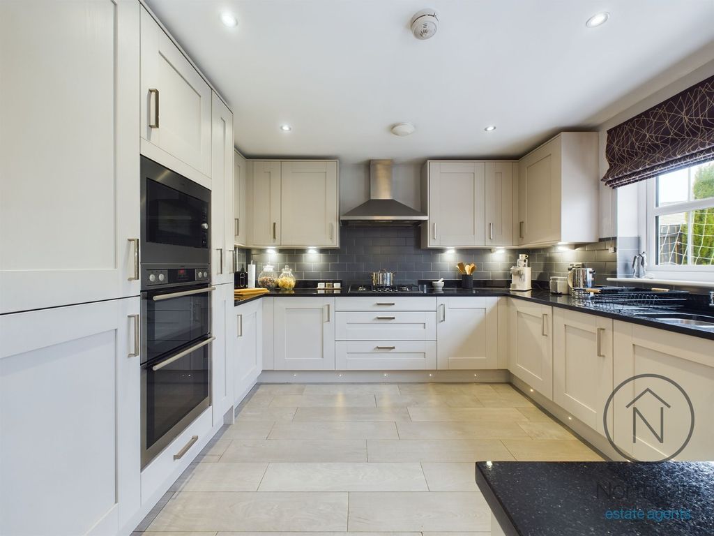 4 bed detached house for saleVickers Close, Middleton St. George DL2 photo 3