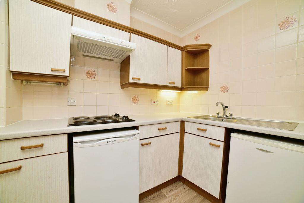 Additional image 3 of 2 bed flat for saleHaldenby Court, Swanland HU14