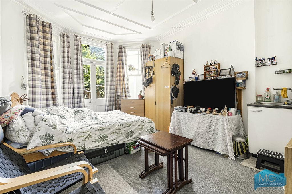 Additional image 9 of 4 bed semi-detached house for saleWood Street, Barnet EN5