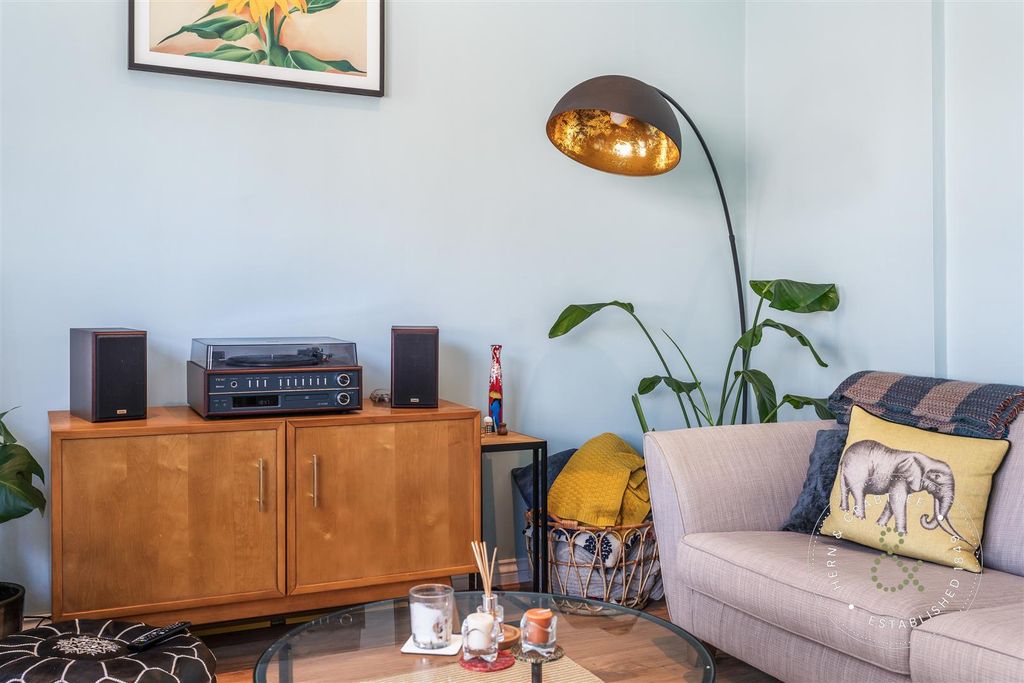 2 bed flat for saleSevern Road, Cardiff CF11 photo 5