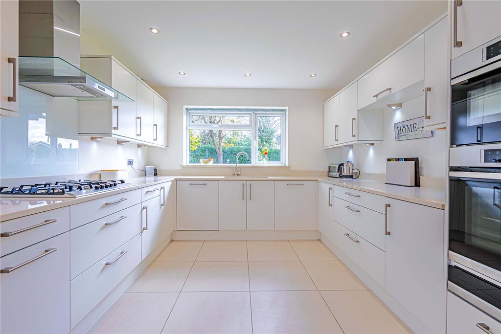 Additional image 16 of 5 bed detached house for saleGaveston Drive, Berkhamsted, Hertfordshire HP4