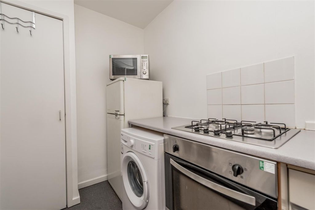 Additional image 7 of 2 bed flat for saleHardrow Road, Leeds LS12