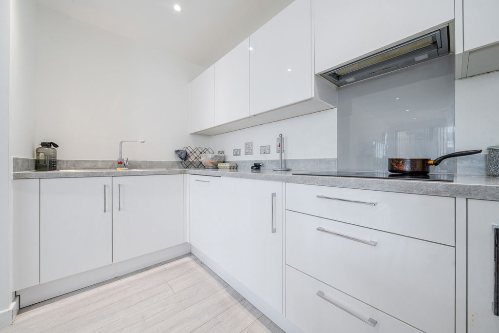 Additional image 3 of 3 bed flat for saleRegal Walk, Bexleyheath DA6