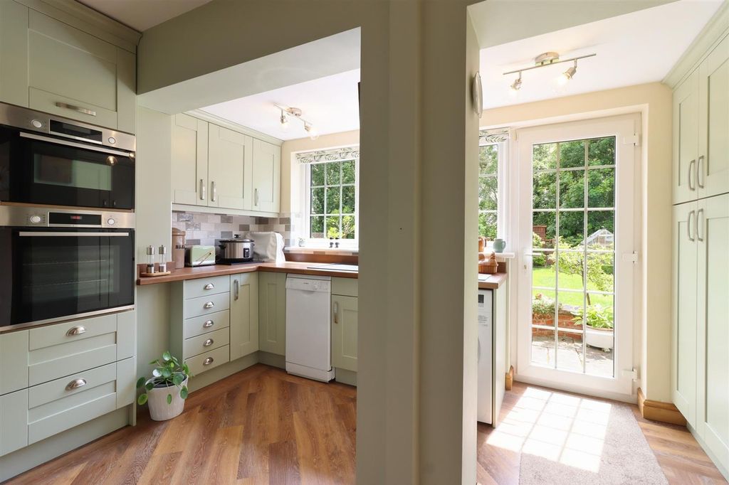Additional image 9 of 3 bed detached house for saleTapton View Road, Chesterfield S41
