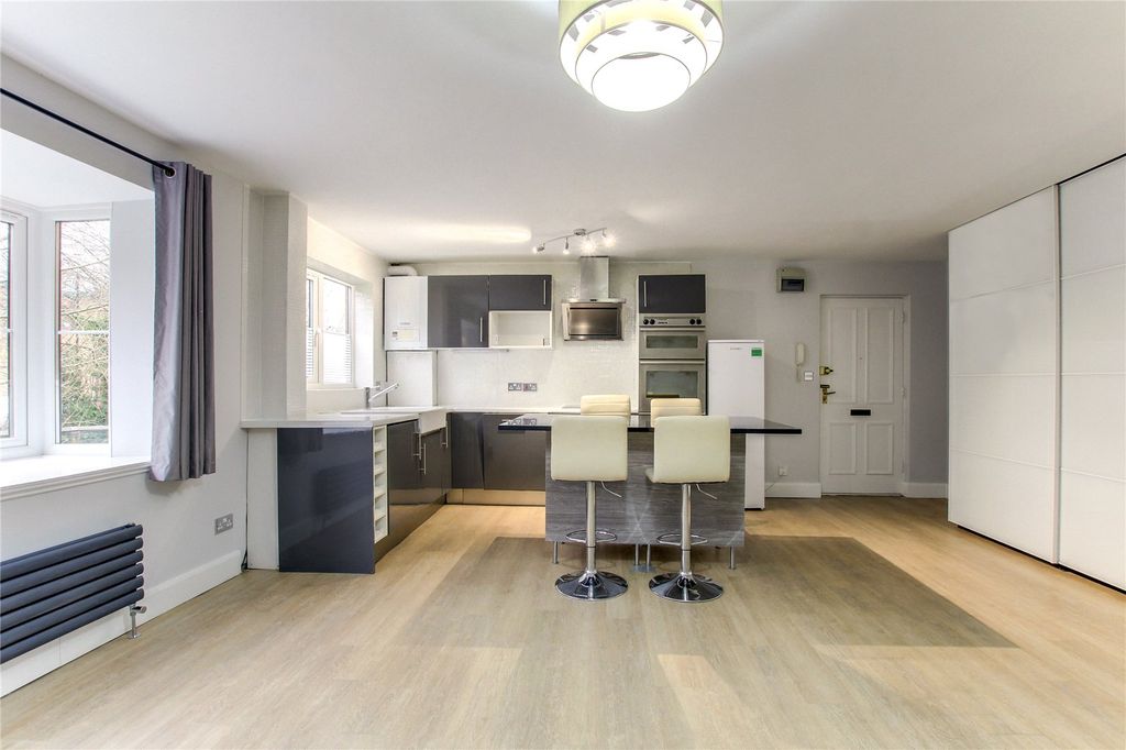 Additional image 2 of 2 bed flat for saleLower Kings Road, Berkhamsted, Hertfordshire HP4