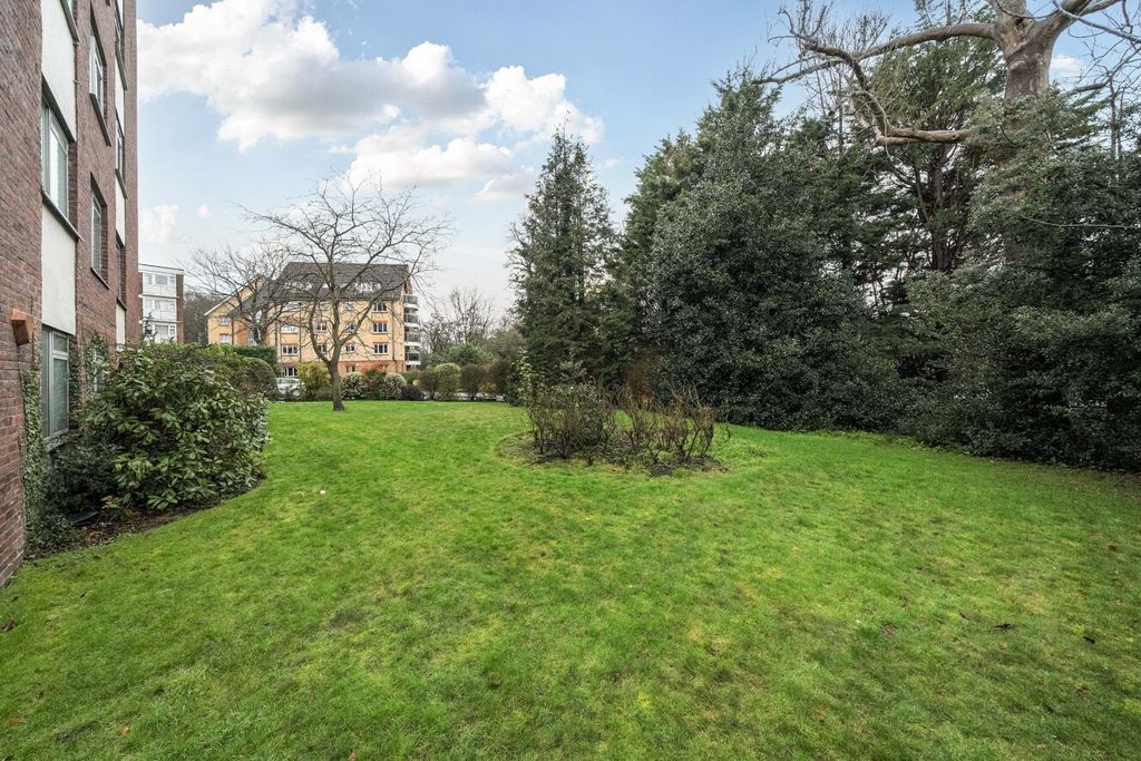 Additional image 3 of 3 bed flat for saleParkside, Court Downs Road, Beckenham BR3