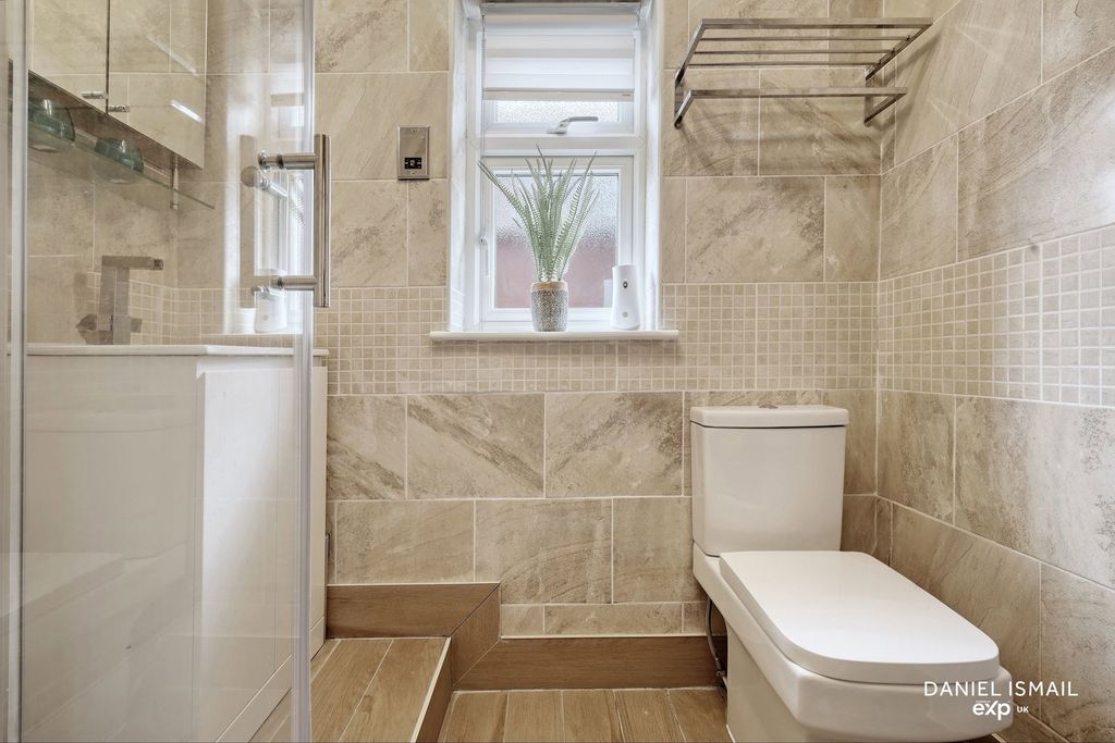 Additional image 10 of 5 bed detached house for saleGreat Berry Lane, Langdon Hills, Basildon SS16