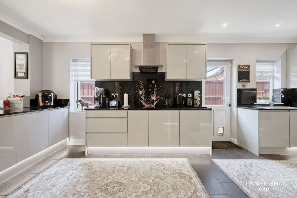 Additional image 5 of 5 bed detached house for saleGreat Berry Lane, Langdon Hills, Basildon SS16