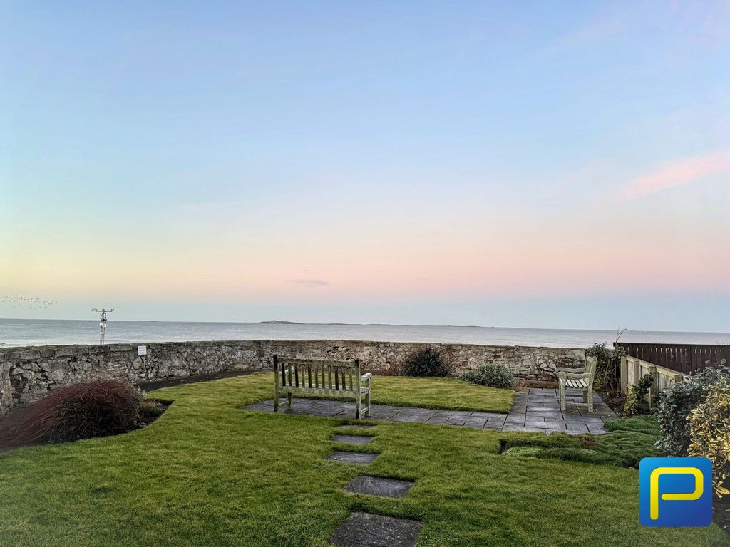 2 bed flat for saleThe Viking, Seahouses NE68 photo 4