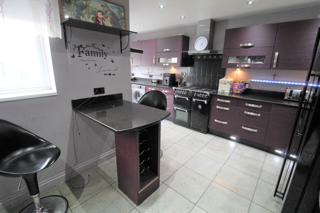 Additional image 3 of 6 bed detached house for saleKentmere Drive, Lakeside, Doncaster DN4