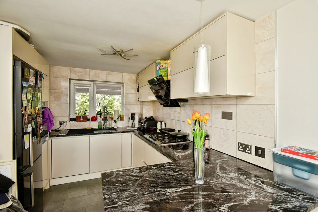 4 bed terraced house for salePhoenix Road, Chatham, Kent ME5