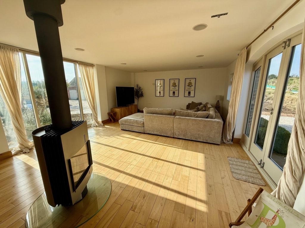 Additional image 8 of 4 bed barn conversion for saleHigh Street, Castle Donington DE74