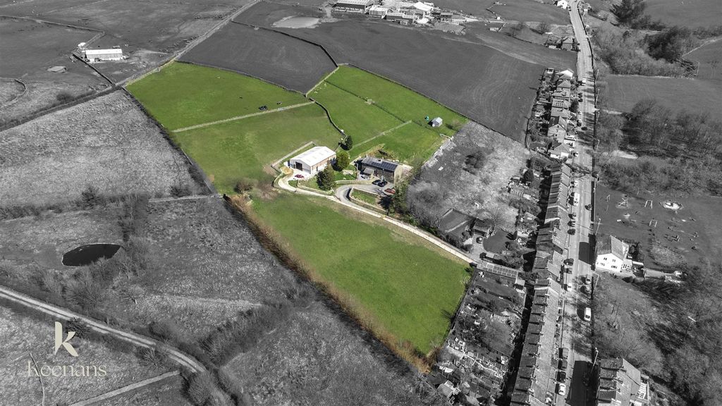 4 bed farmhouse for saleTodmorden Road, Bacup OL13