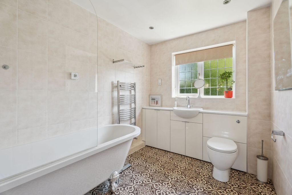 Additional image 14 of 4 bed detached house for saleThe Glebe, Weston Turville HP22