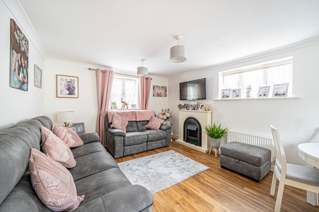 2 bed maisonette for salePicket Twenty Way, Andover SP11 photo 5