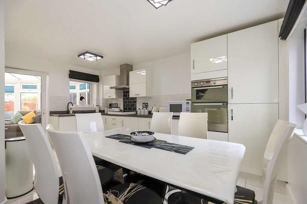 Additional image 4 of 3 bed semi-detached house for saleHemlock Way, Bilston WV14