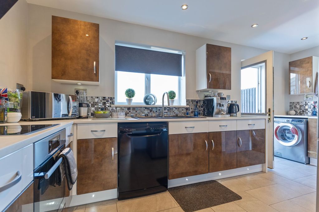 Additional image 2 of 4 bed detached house for saleEdney View, Newport NP10