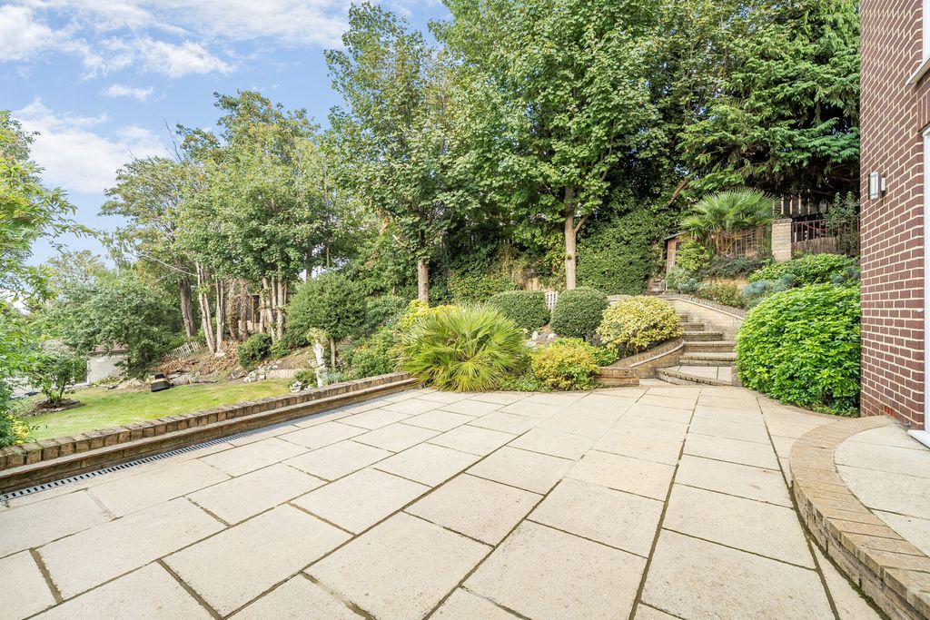 Additional image 16 of 8 bed detached house for saleFremantle Road, Belvedere DA17