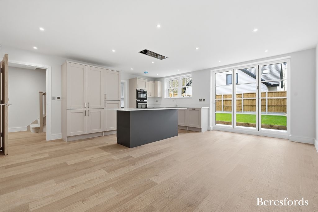 Additional image 2 of 5 bed semi-detached house for saleChapel Street, Billericay CM12