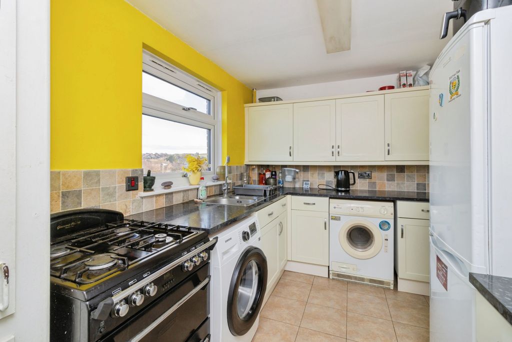 Additional image 5 of 2 bed flat for saleAlexandra Road, Bridport DT6