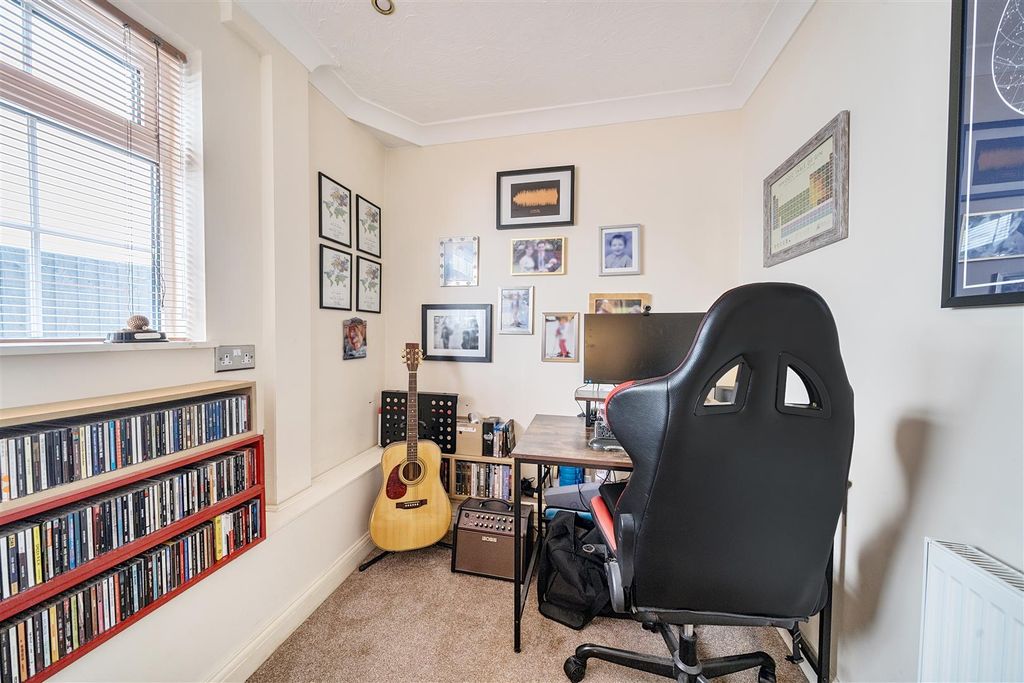 Additional image 7 of 4 bed detached house for saleNorthbrook Road, Aldershot GU11