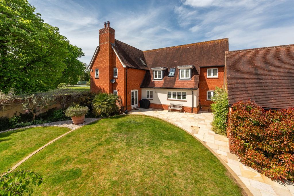 4 bed detached house for saleOakley Gardens, Betchworth, Surrey RH3