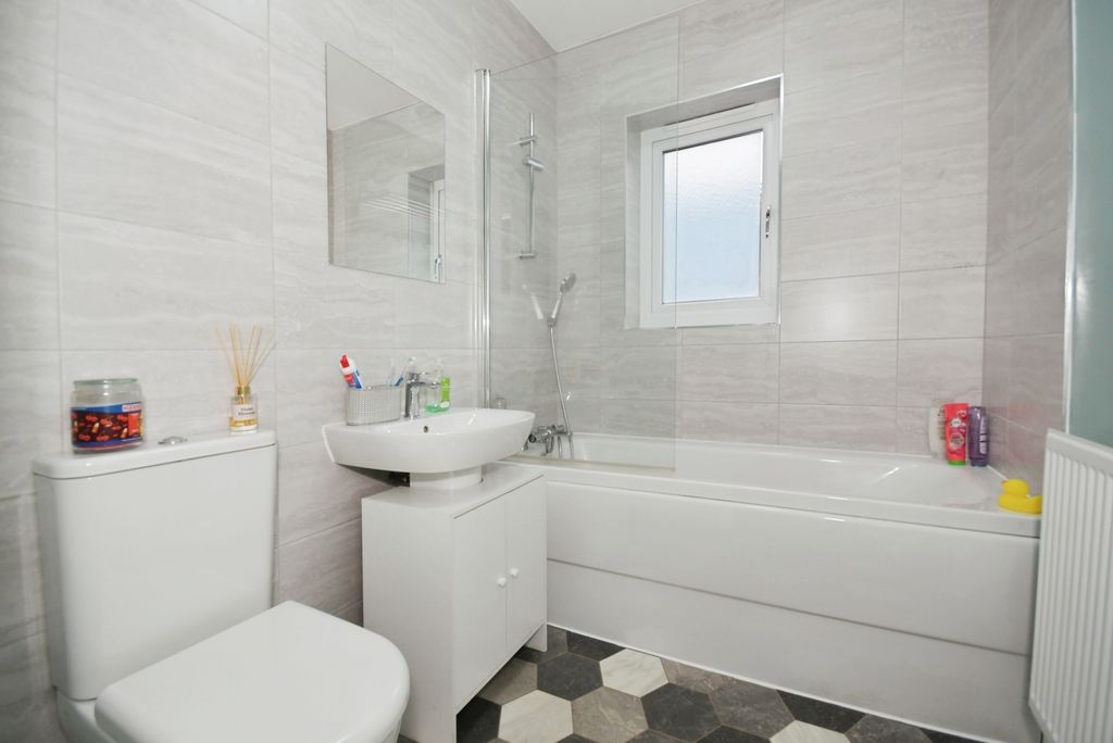 Additional image 7 of 1 bed flat for saleLaver Drive, Chesterfield, Derbyshire S41
