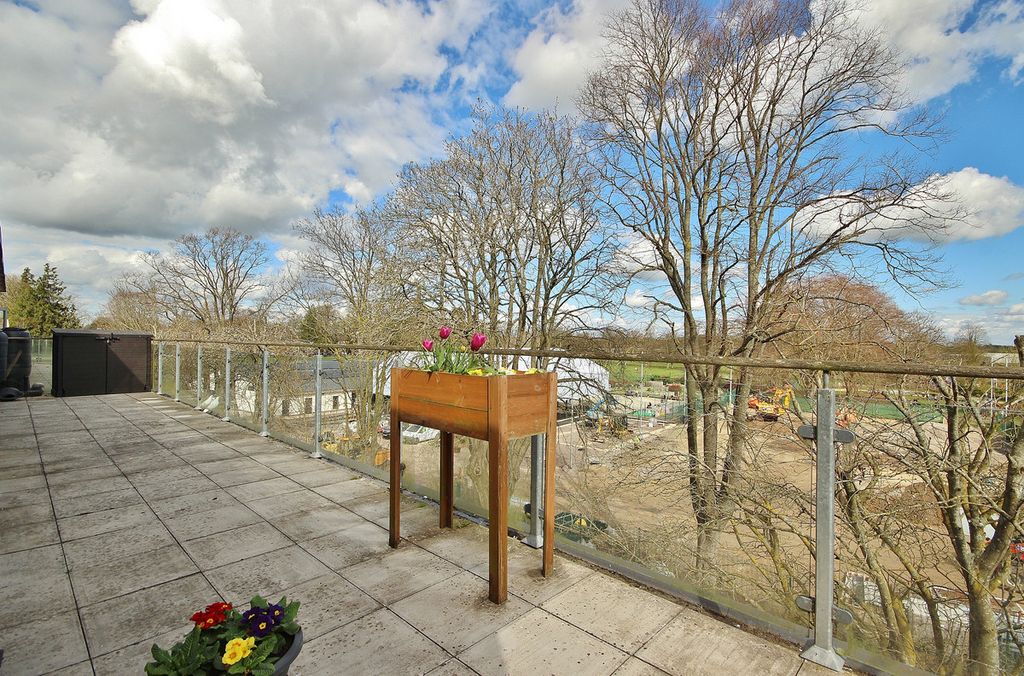 2 bed flat for saleFernleigh, Witney OX28