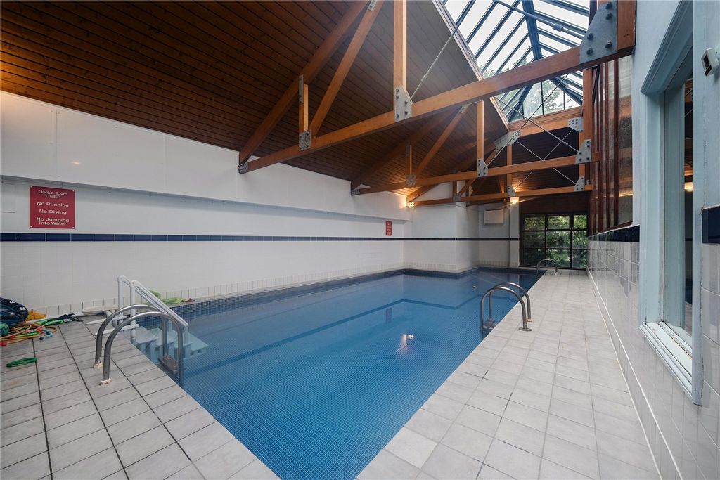 2 bed flat for saleAddlestone, Surrey KT15 photo 3