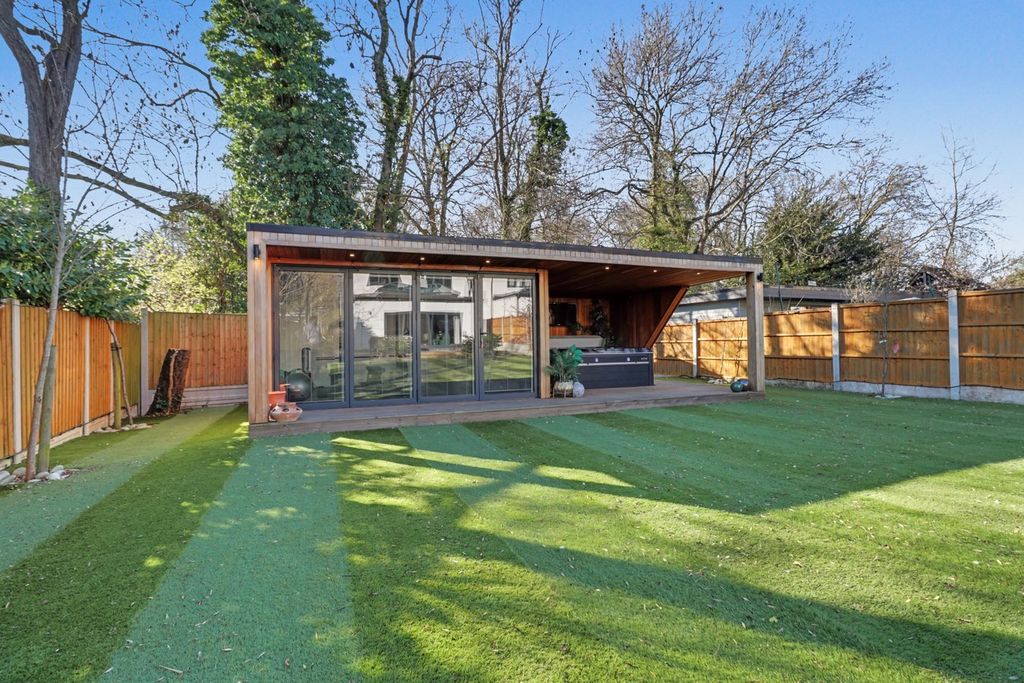 Additional image 23 of 5 bed detached house for saleRayleigh Road, Benfleet SS7