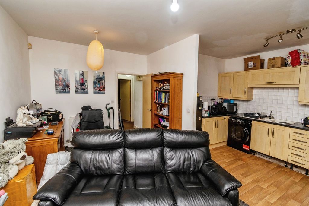 Additional image 4 of 2 bed flat for saleLowbridge Walk, Bilston WV14