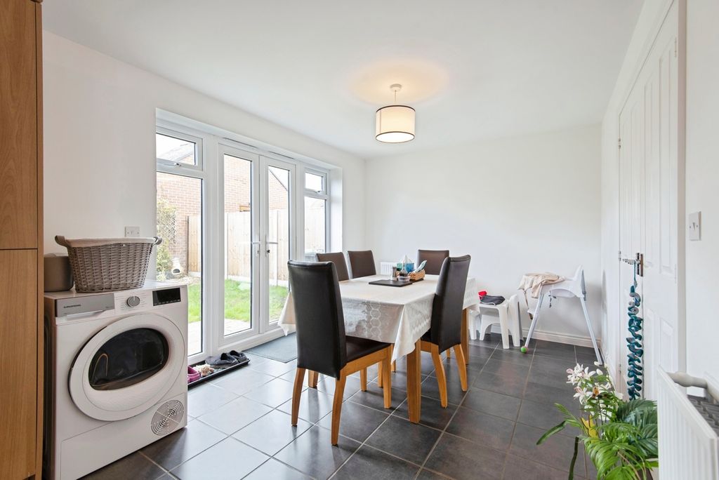 Additional image 7 of 5 bed town house for saleWalton Grove, Biggleswade, Bedfordshire SG18