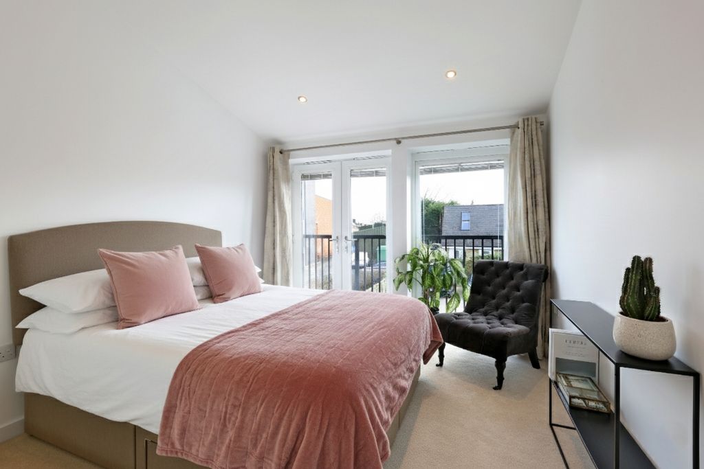 Additional image 10 of 2 bed flat for saleStation Road, Beaconsfield, Buckinghamshire HP9