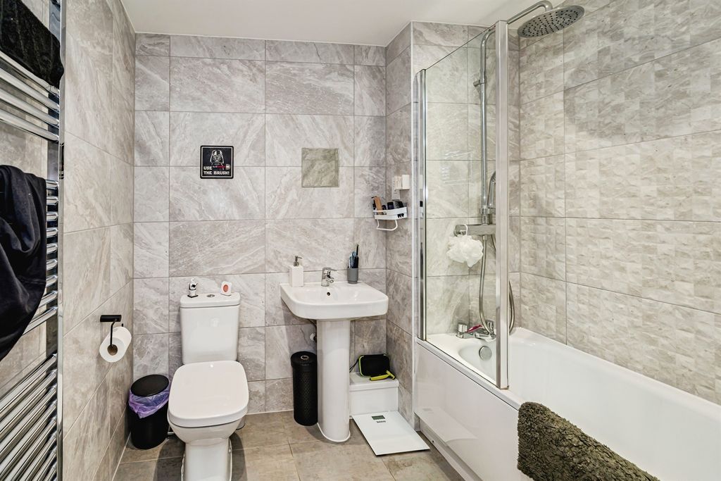 Additional image 8 of 2 bed flat for saleKempster Way, Weston Turville, Aylesbury HP22
