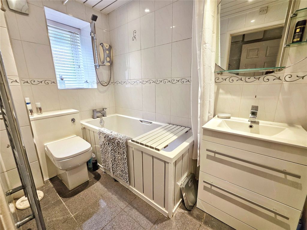 Additional image 9 of 2 bed flat for saleOldham Road, Ashton-Under-Lyne, Greater Manchester OL7
