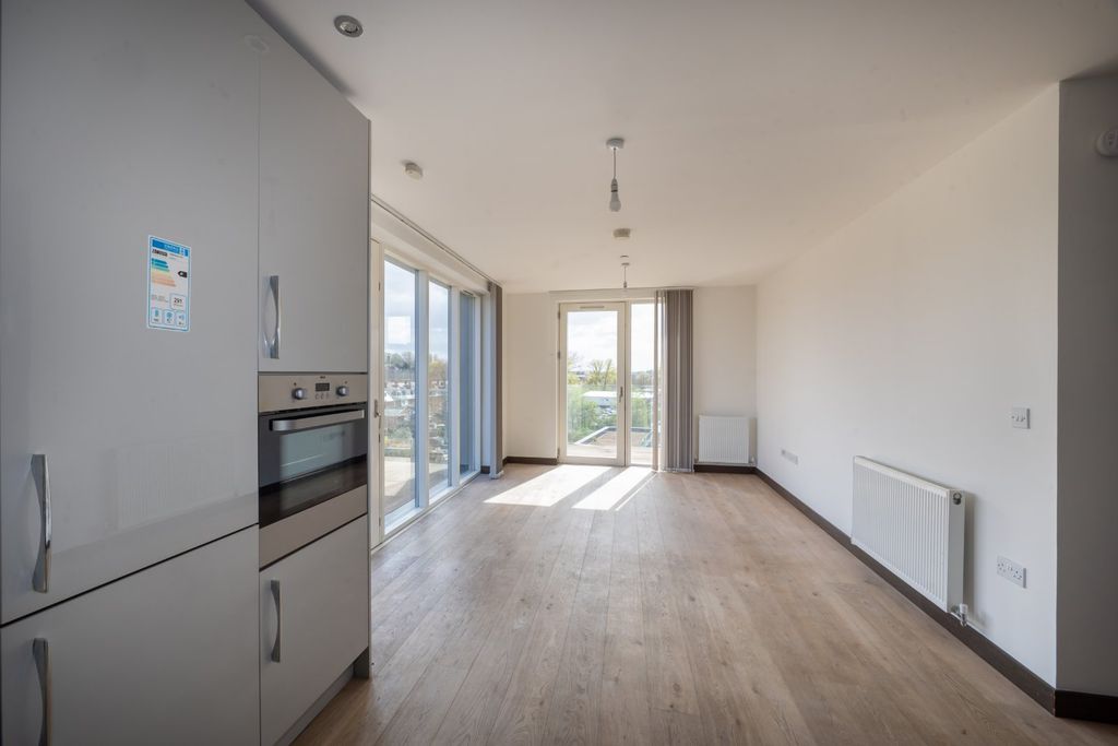Additional image 3 of 2 bed flat for saleRiverside View, 5-9 Berkeley Avenue, Reading RG1