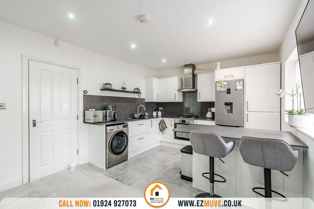 Additional image 2 of 2 bed flat for saleAlder Mews, Batley WF17