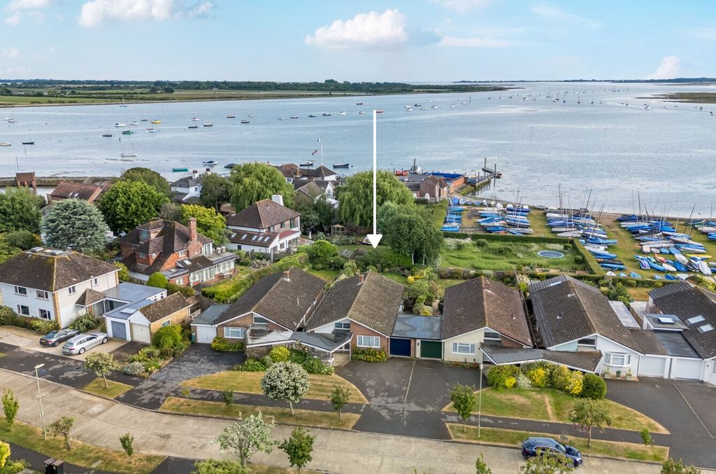 3 bed detached bungalow for saleCreek End, Emsworth PO10