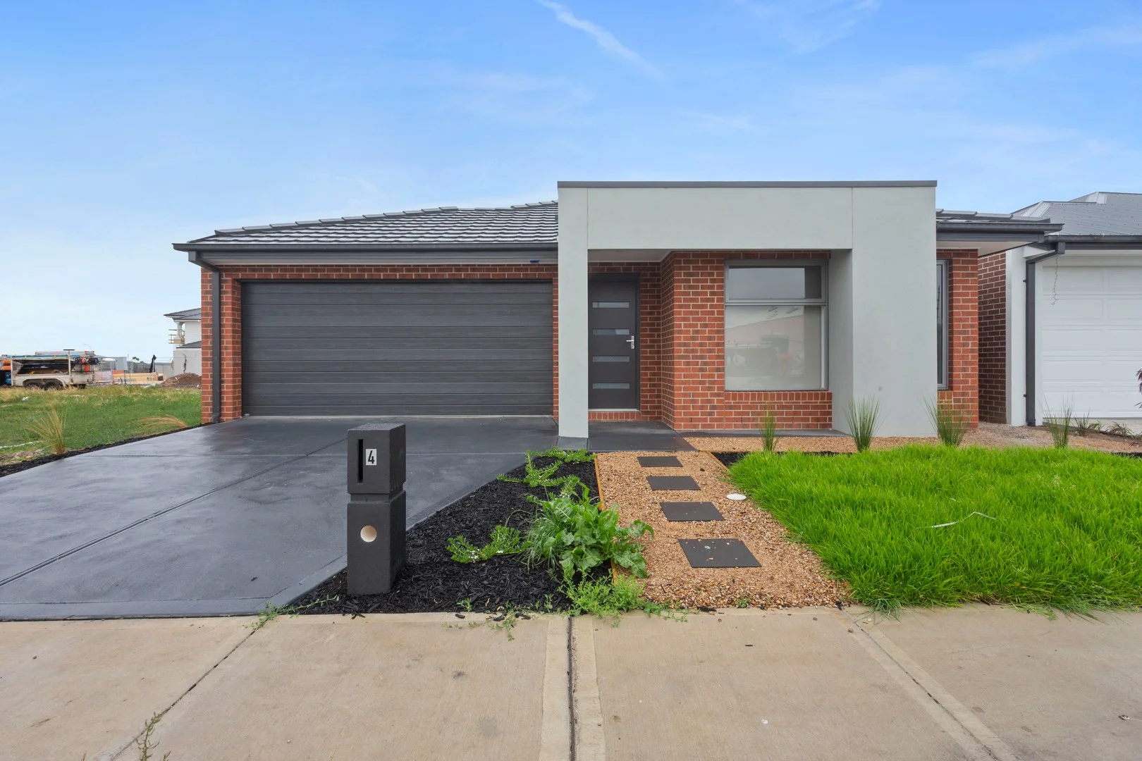4 Sojourn Street, Clyde North VIC 3978