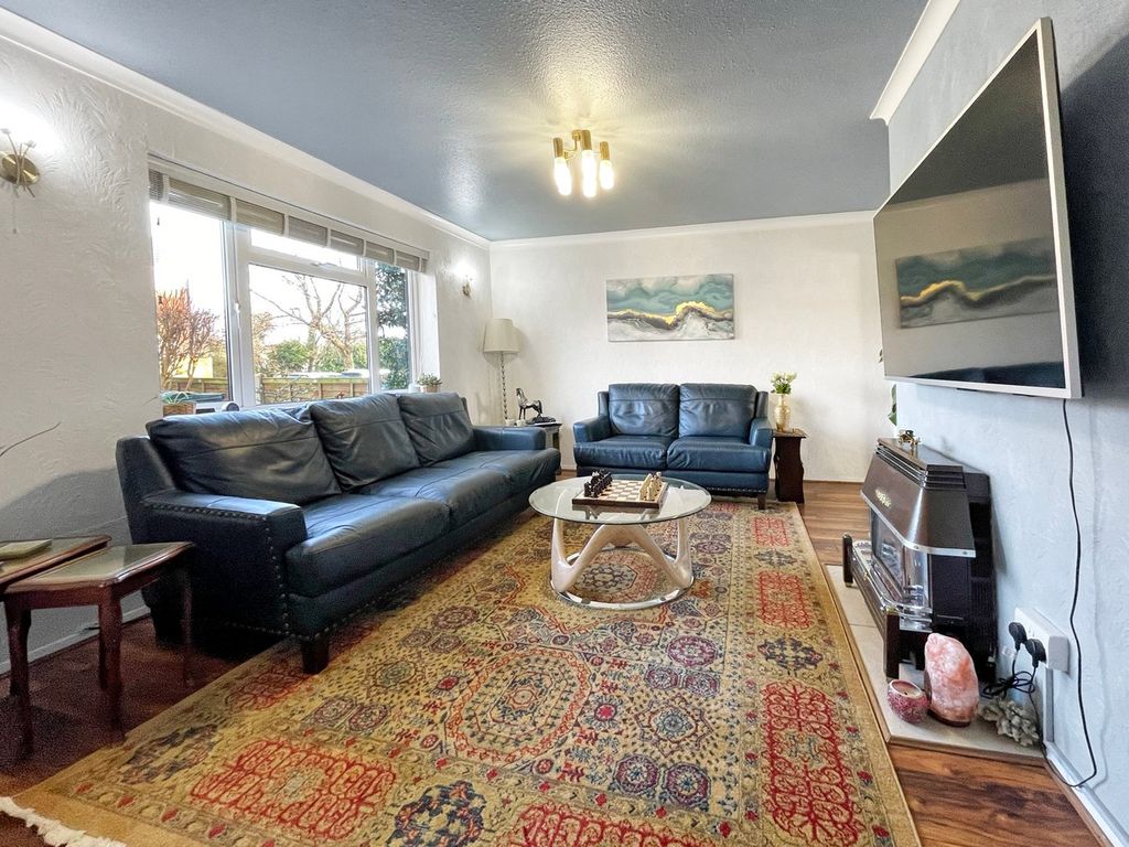 Additional image 2 of 3 bed semi-detached house for salePomeroy Close, Amersham HP7