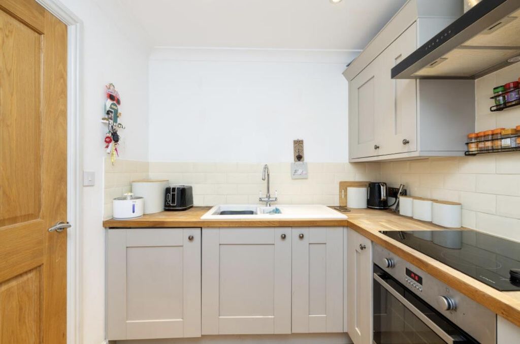 Additional image 7 of 1 bed flat for saleFlat 6, 26 Horse Fair, Banbury OX16