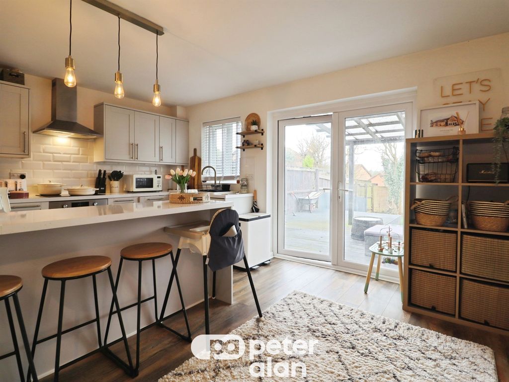 3 bed link detached house for saleCantref Close, Thornhill, Cardiff CF14 photo 5