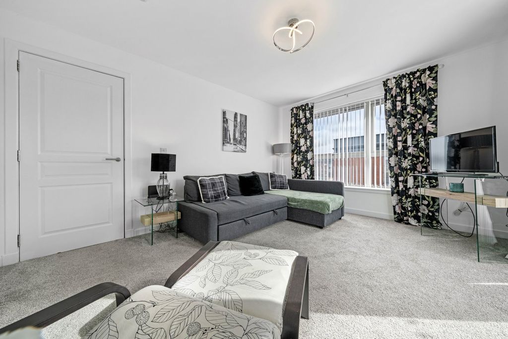 Additional image 2 of 3 bed flat for saleWeir Street, Stirling FK8