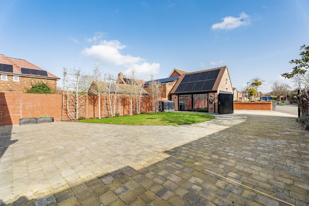 Additional image 40 of 5 bed detached house for sale137 Kimbolton Road, Bedford, Bedfordshire MK41