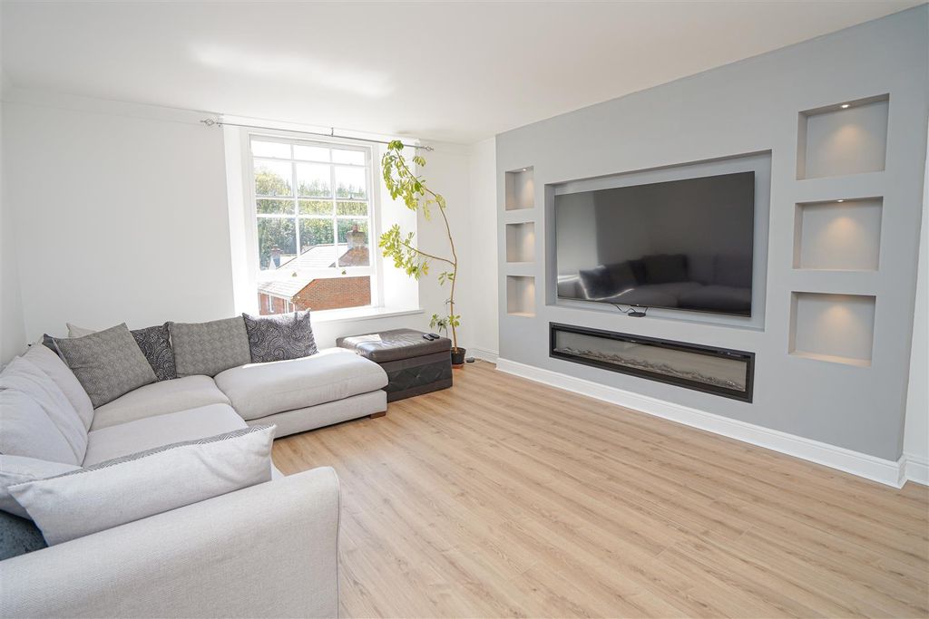 Additional image 3 of 2 bed flat for saleFord House, Rowe Close, Bideford EX39
