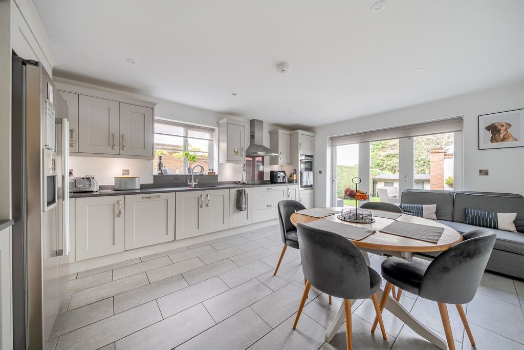 Additional image 3 of 3 bed semi-detached house for saleChestnut Drive, Berkhamsted HP4